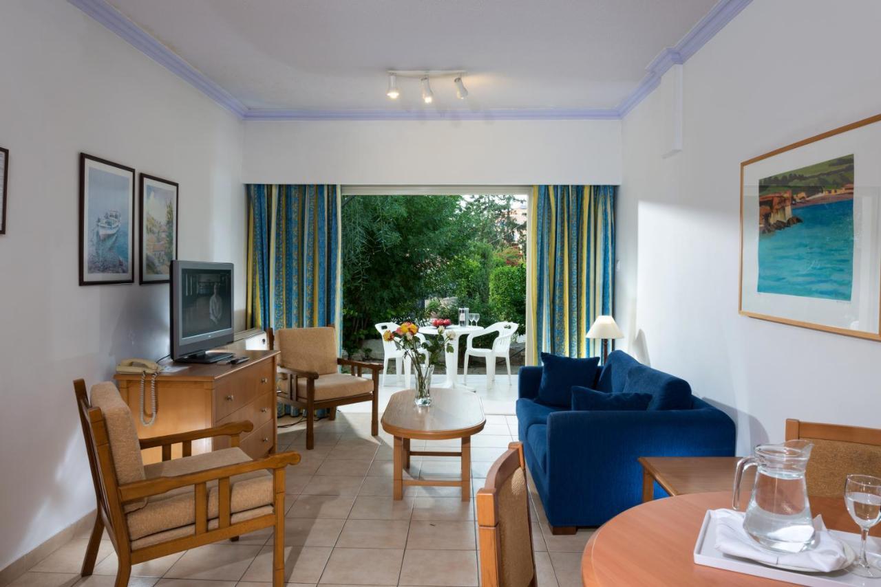 Resitour - Paphos Gardens Apartment Екстериор снимка