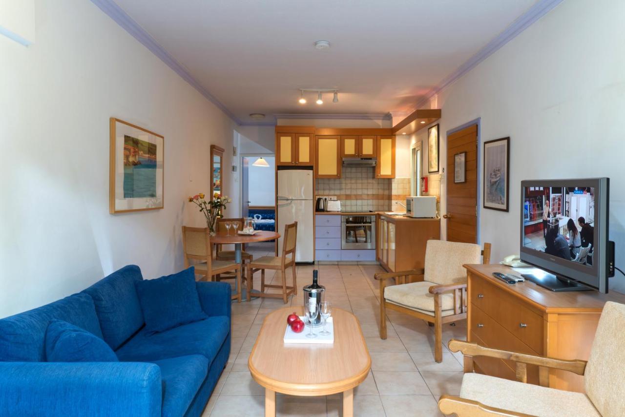 Resitour - Paphos Gardens Apartment Екстериор снимка