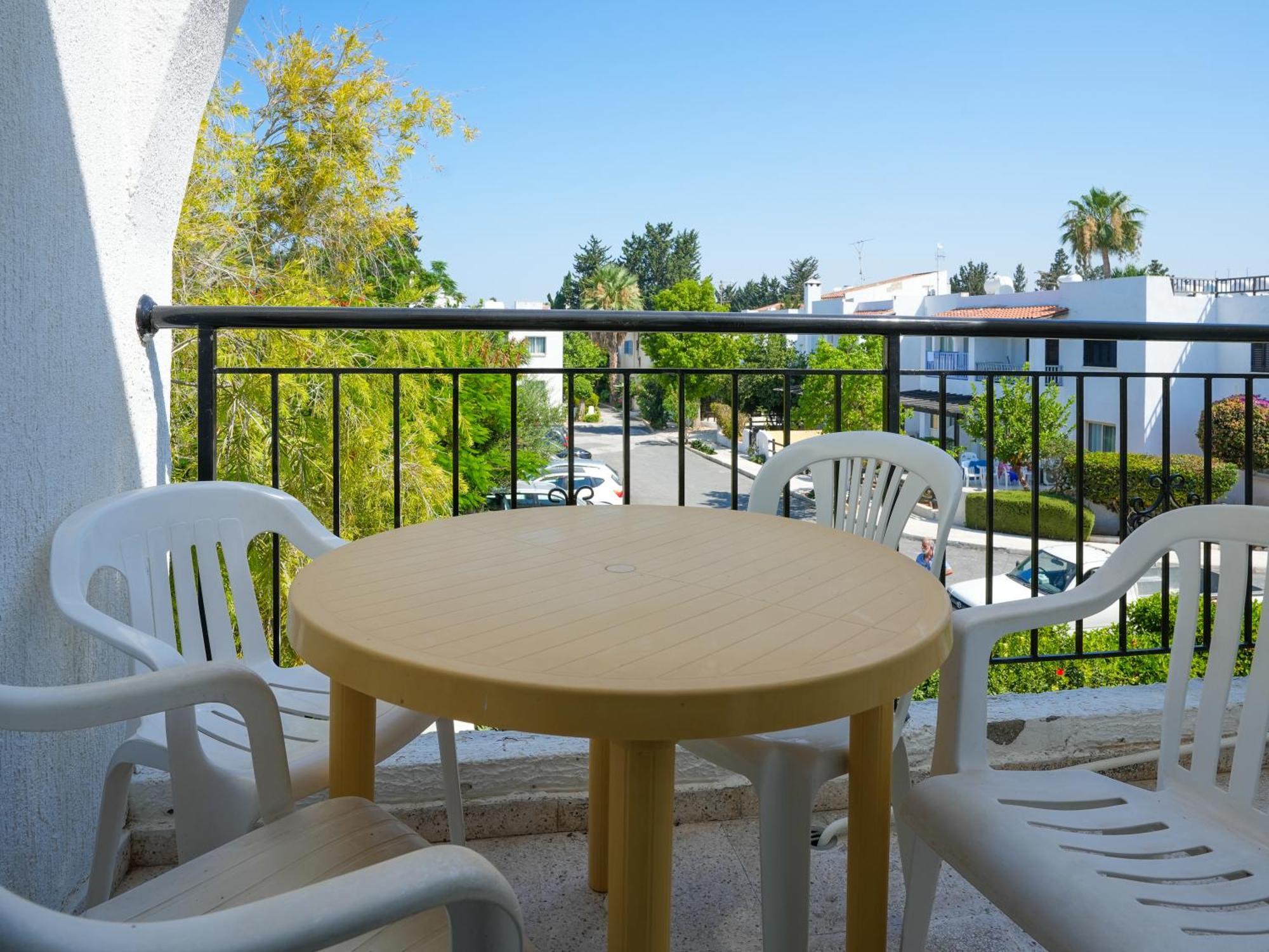 Resitour - Paphos Gardens Apartment Екстериор снимка